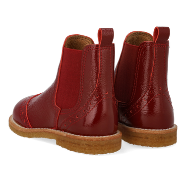 Chelsea boot with decorative brogue lace pattern