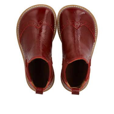 Chelsea boot with decorative brogue lace pattern