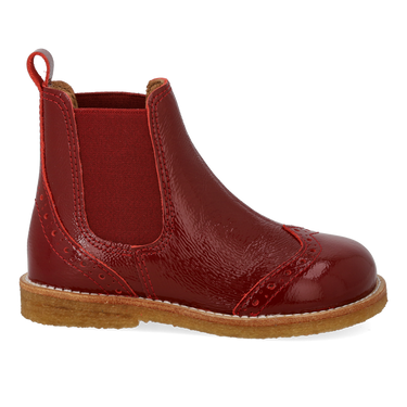 Chelsea boot with decorative brogue lace pattern