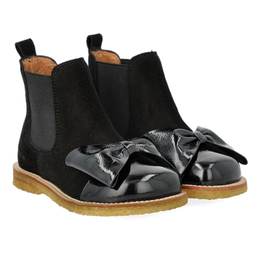 Chelsea boot with patent leather knot and bow