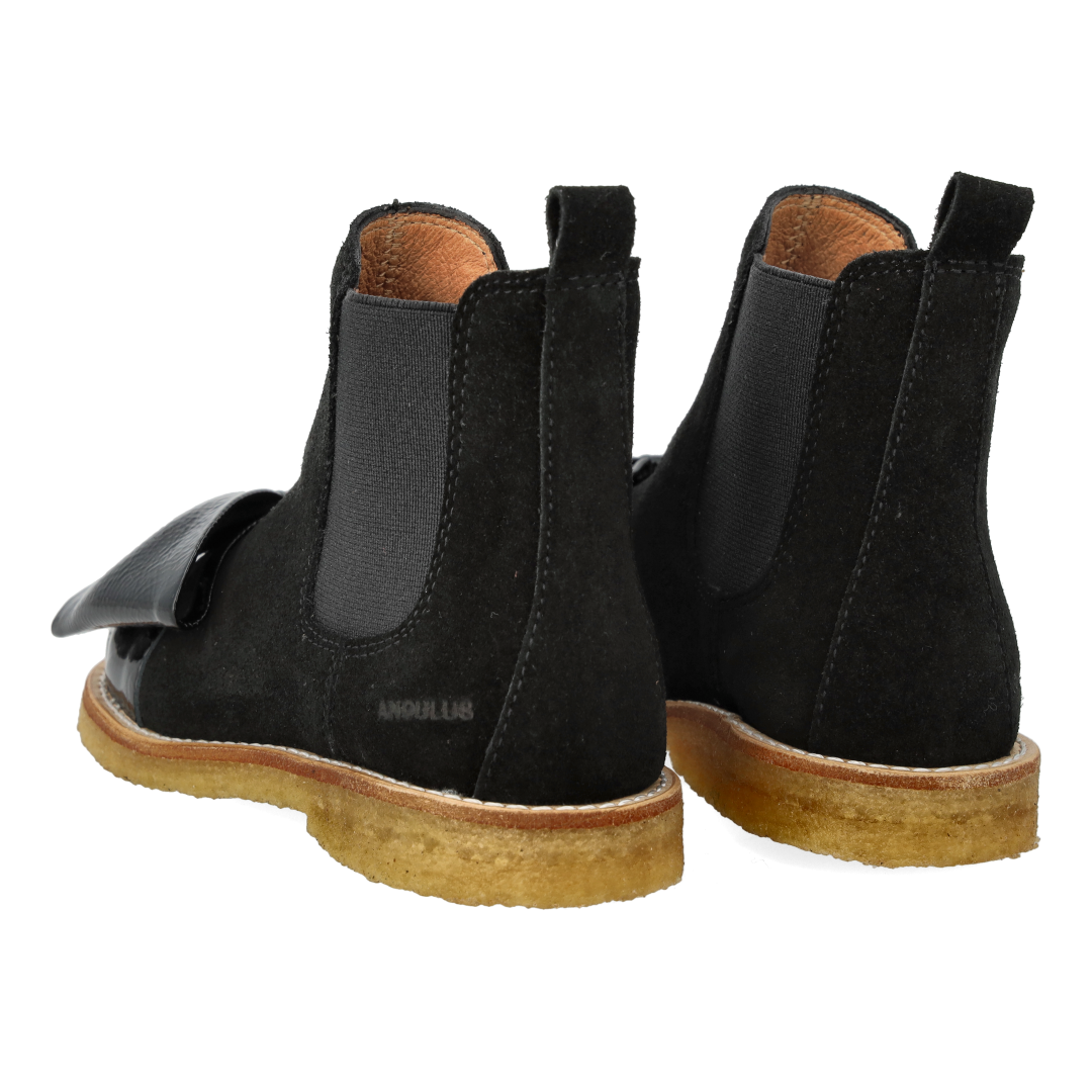 Chelsea boot with a bow