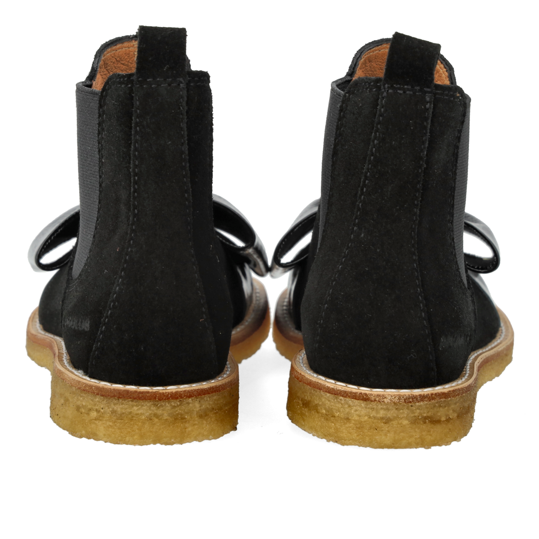 Chelsea boot with a bow