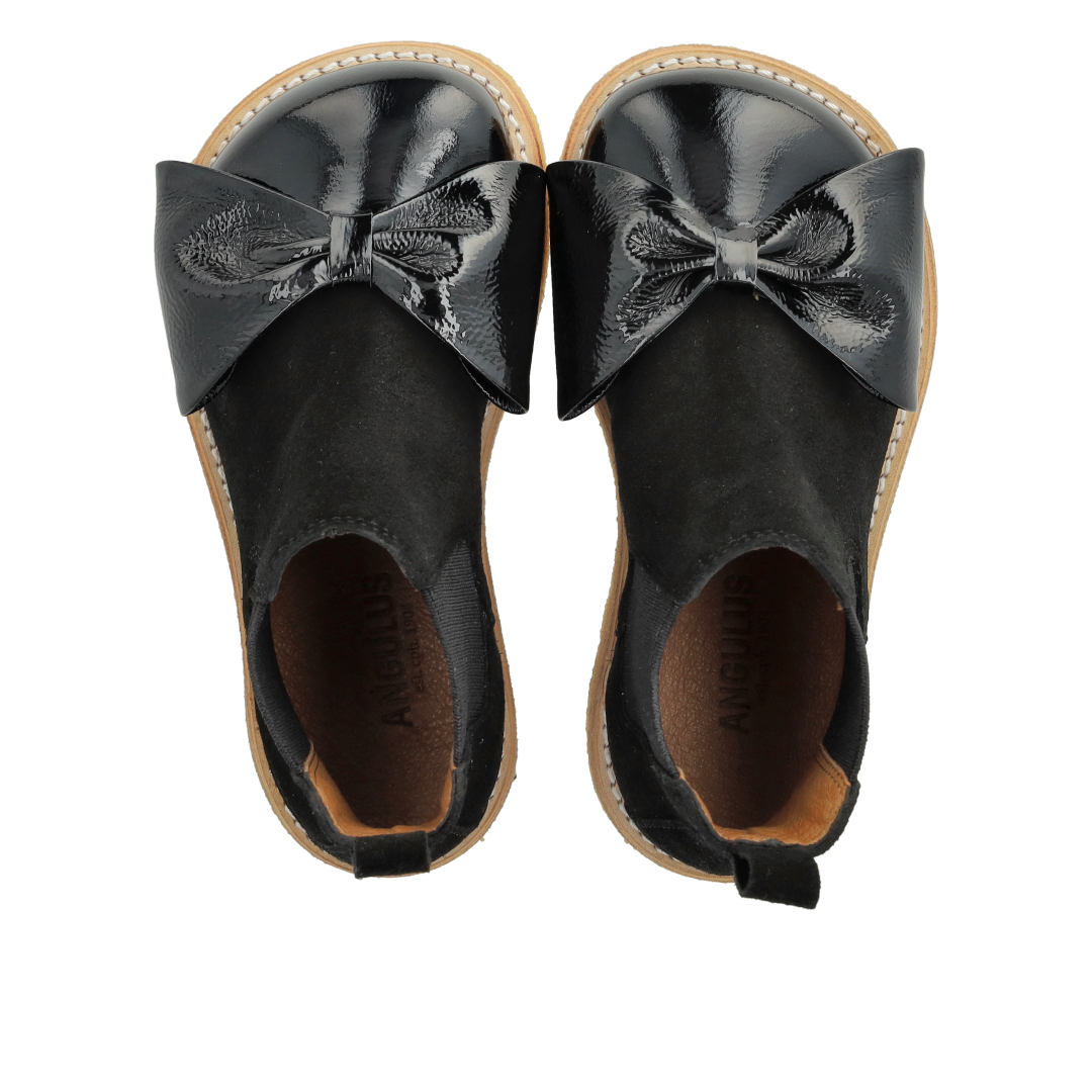 Chelsea boot with a bow
