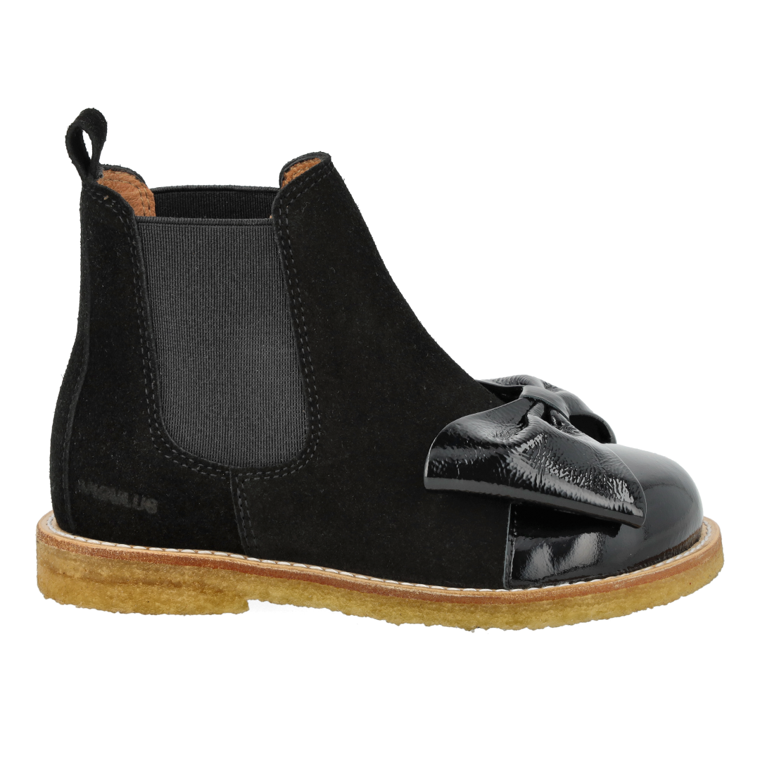 Chelsea boot with a bow