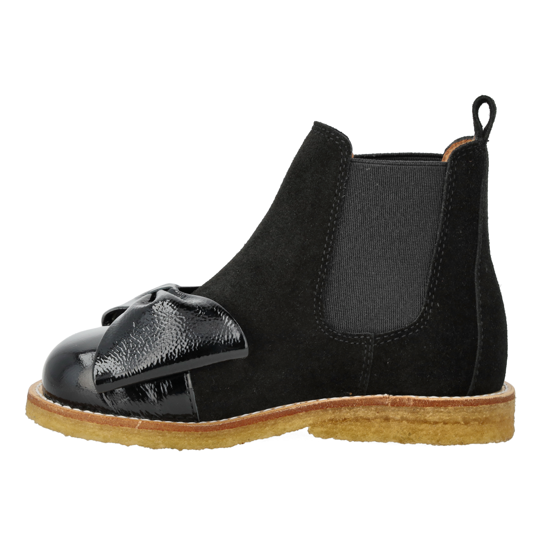 Chelsea boot with a bow