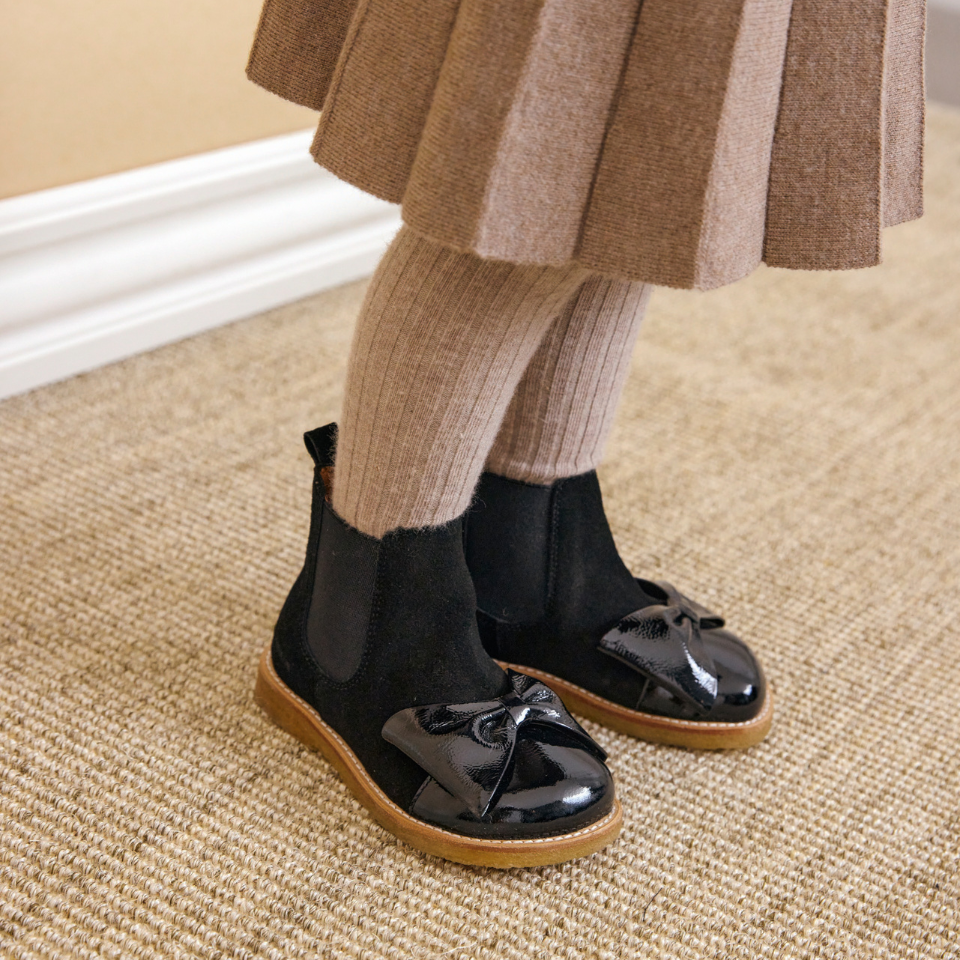Chelsea boot with a bow