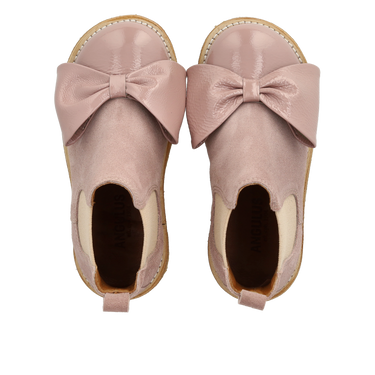 Chelsea boot with patent leather knot and bow