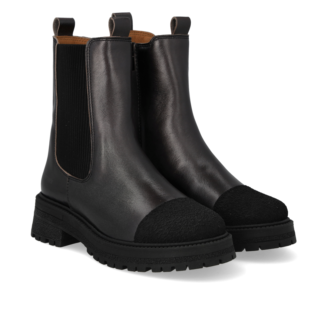 Chelsea Boot with Toe Detail