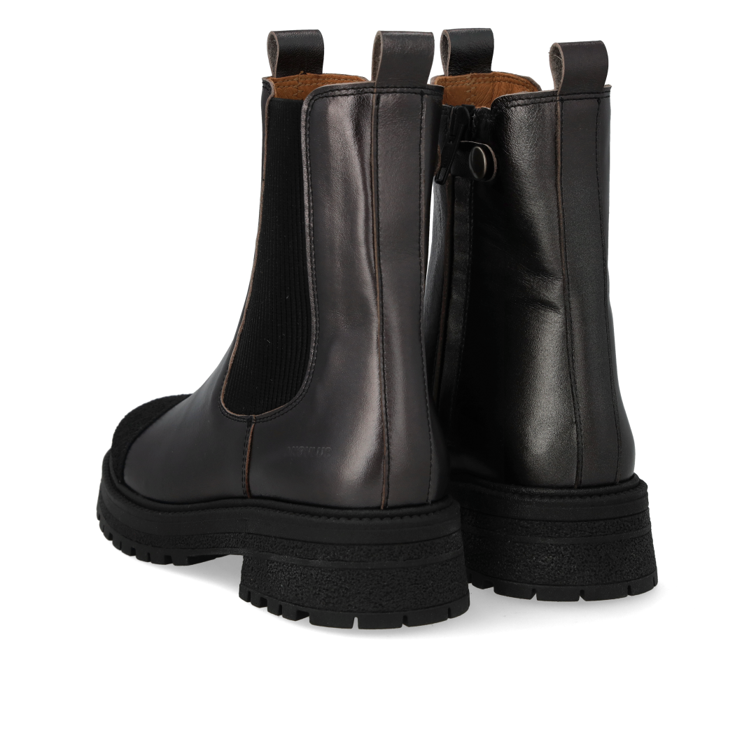 Chelsea Boot with Toe Detail