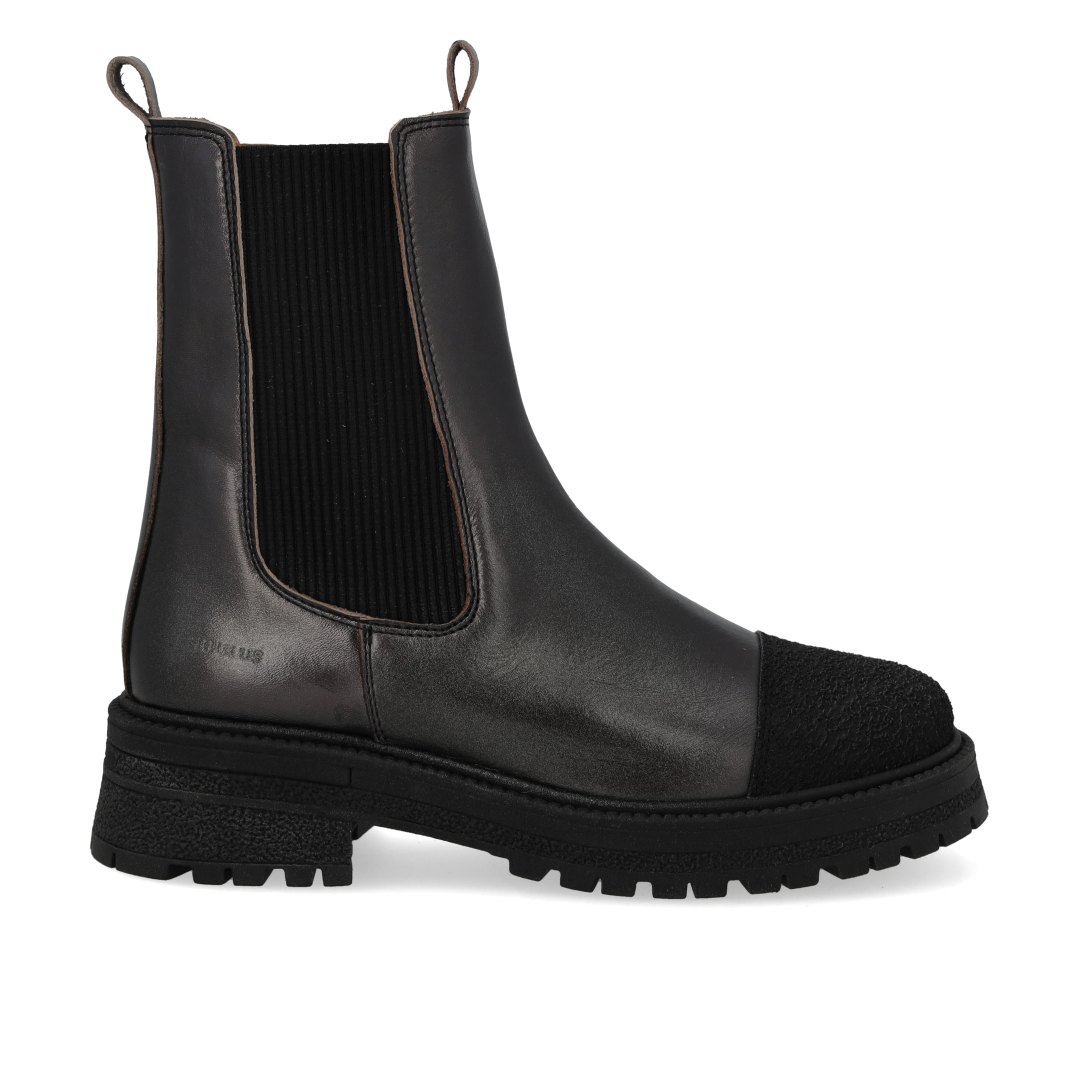 Chelsea Boot with Toe Detail