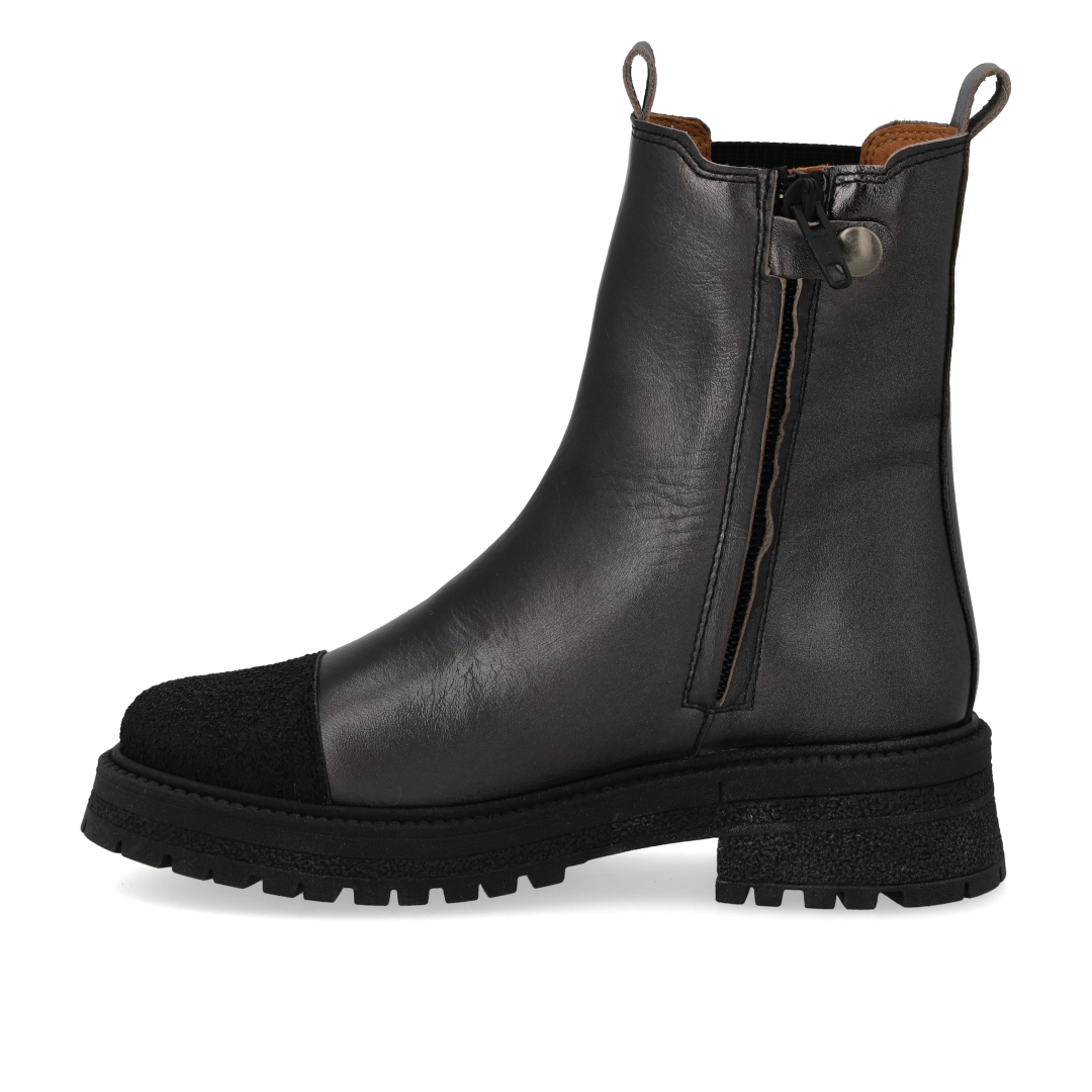 Chelsea Boot with Toe Detail