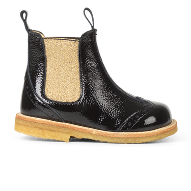 Chelsea boot with brogue lace pattern