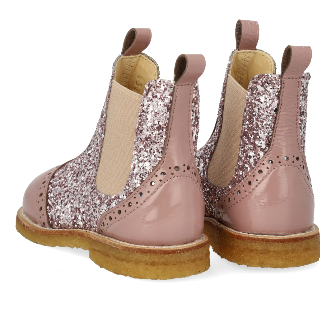 Chelsea boot with brogue perforation pattern