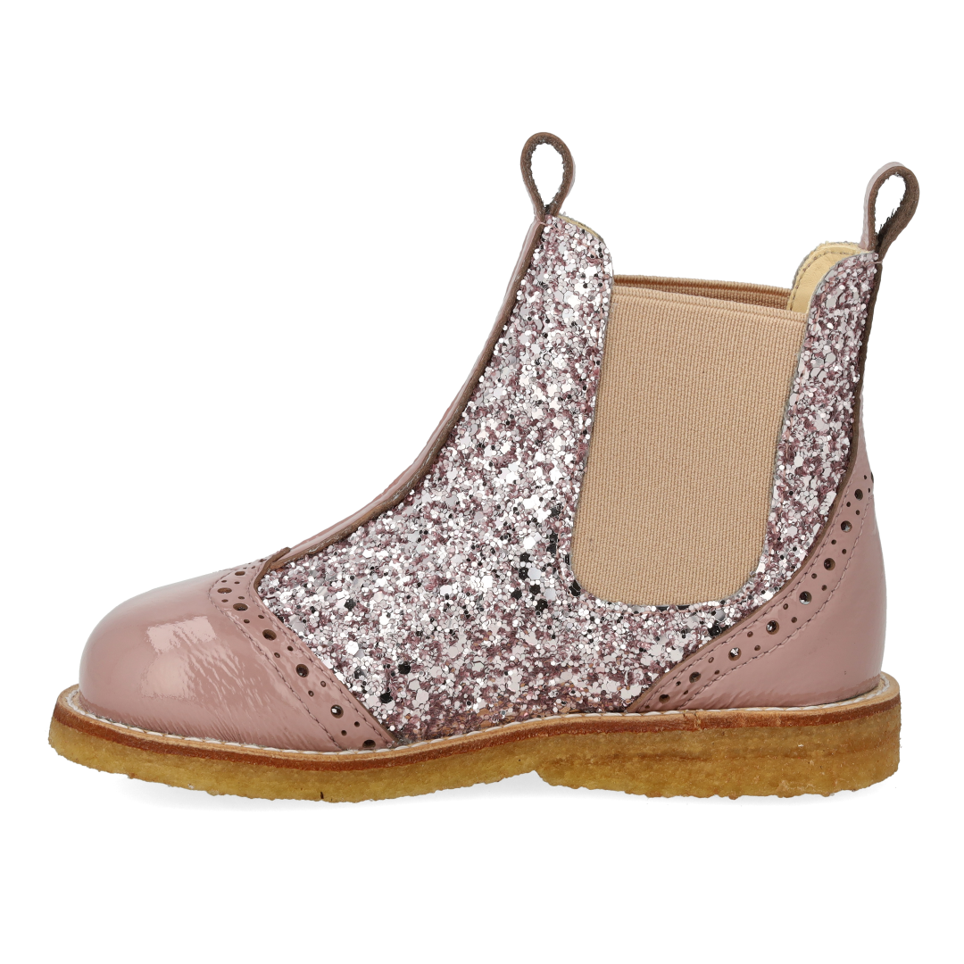 Chelsea boot with brogue perforation pattern