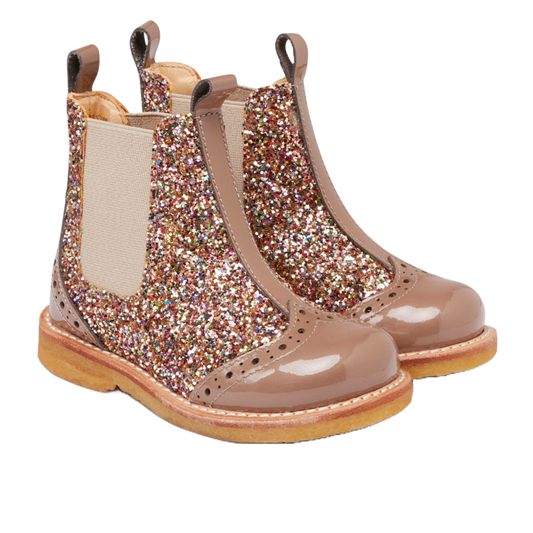Chelsea boot with brogue perforation