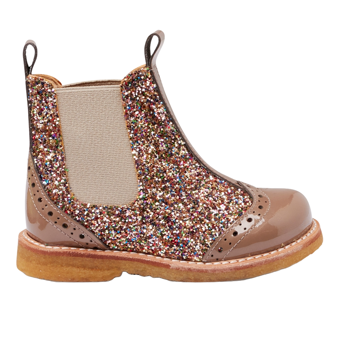 Chelsea boot with brogue perforation