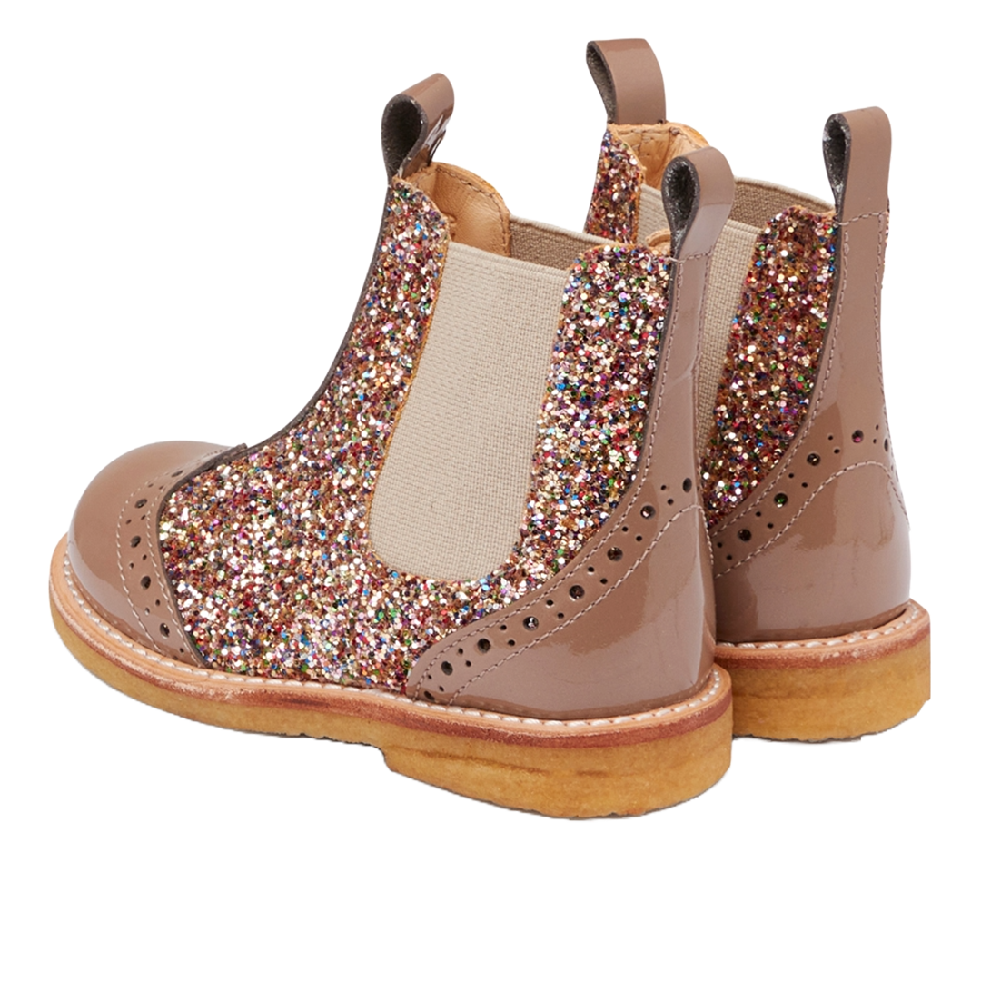 Chelsea boot with brogue perforation
