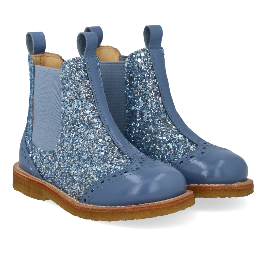 Chelsea boot with brogue perforation