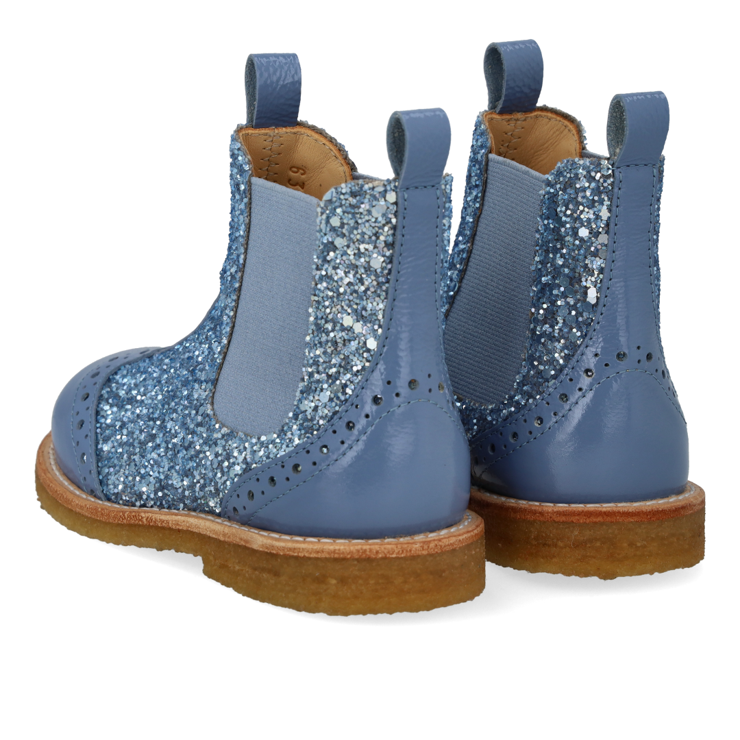 Chelsea boot with brogue perforation