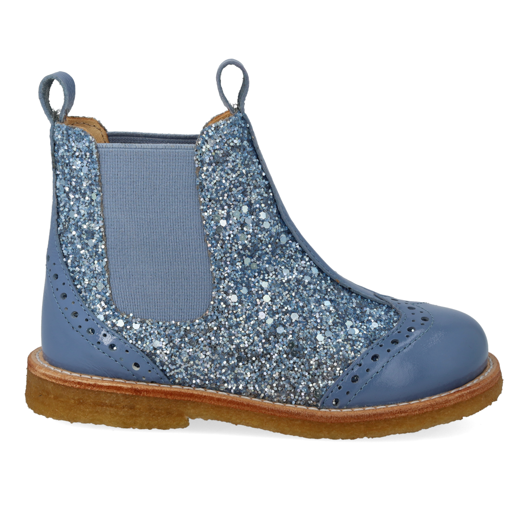 Chelsea boot with brogue perforation