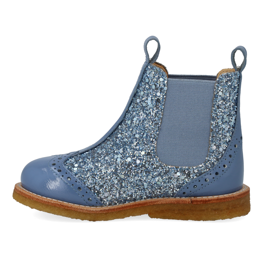 Chelsea boot with brogue perforation