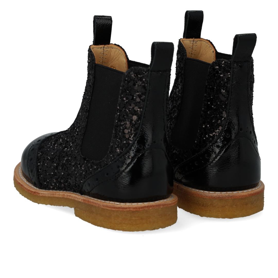 Chelsea boot with brogue perforation