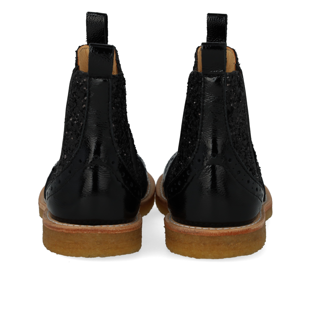 Chelsea boot with brogue perforation