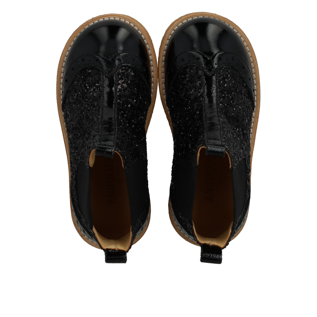 Chelsea boot with brogue perforation
