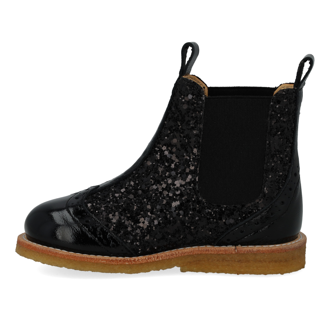 Chelsea boot with brogue perforation