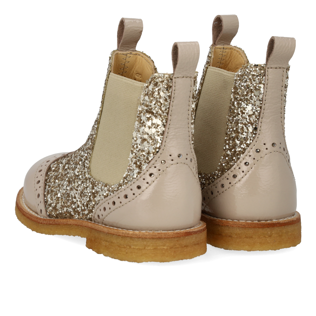Chelsea boot with brogue perforation