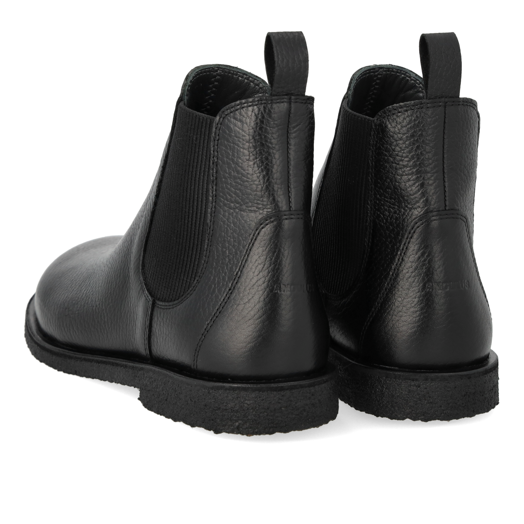 Chelsea boot with elastic and wide fit