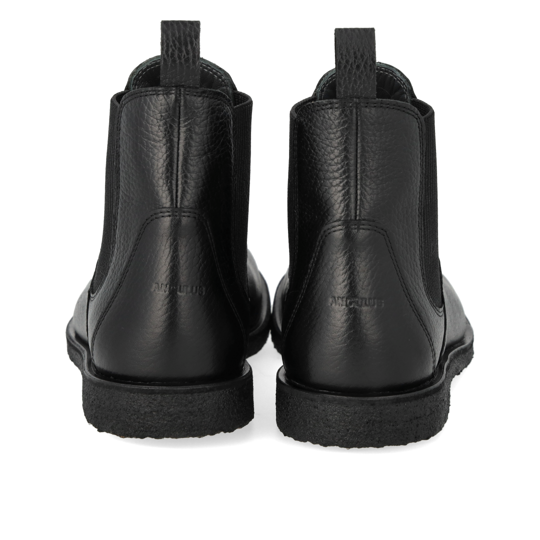 Chelsea boot with elastic and wide fit