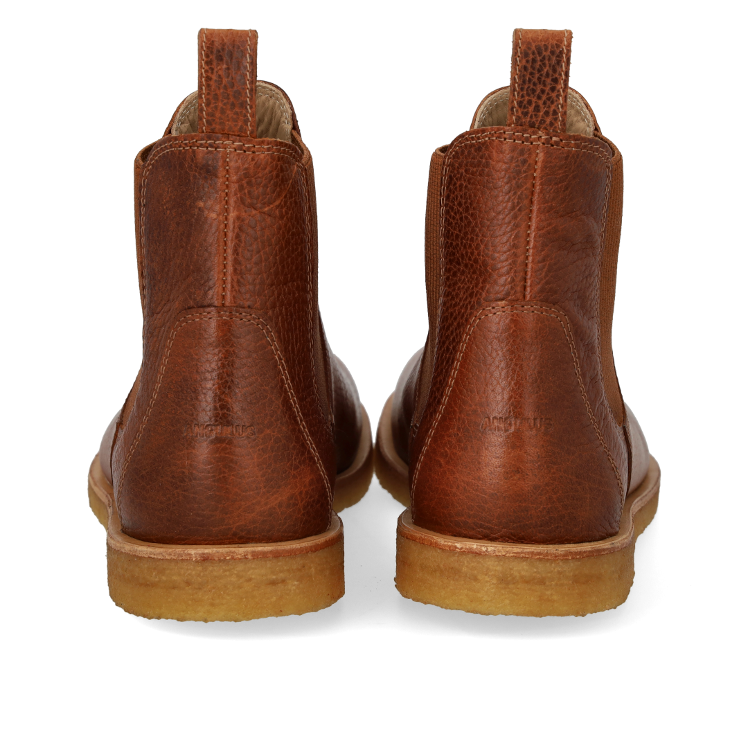 Chelsea boot with elastic and wide fit