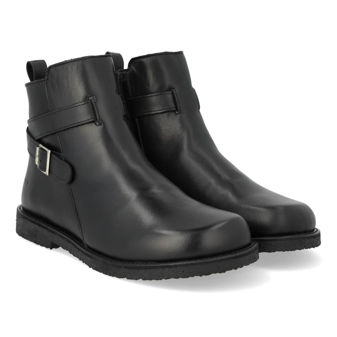 Ankle boot with zipper and wide fit