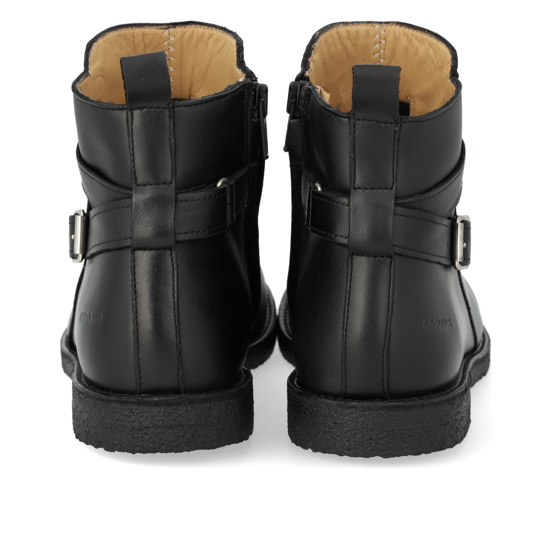 Ankle boot with zipper and wide fit