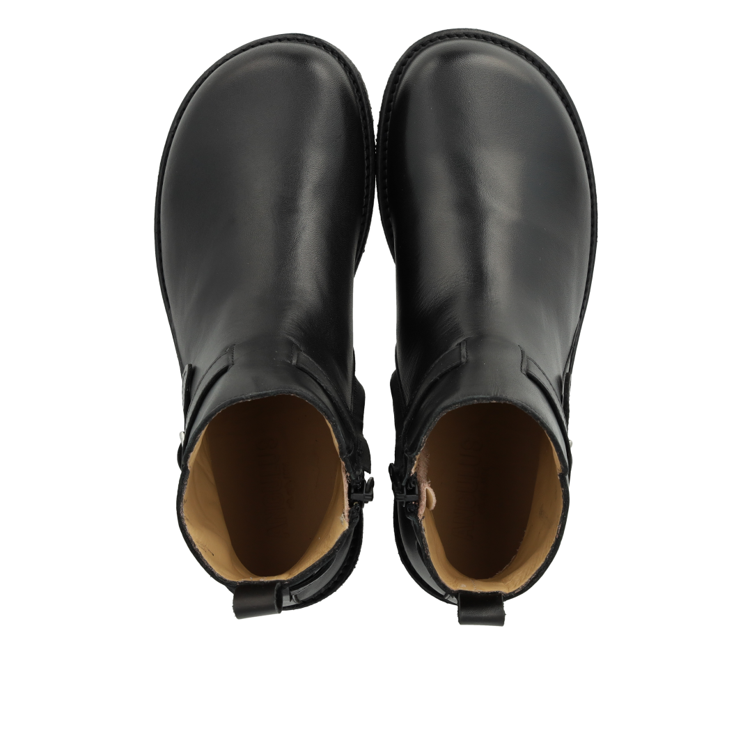 Ankle boot with zipper and wide fit