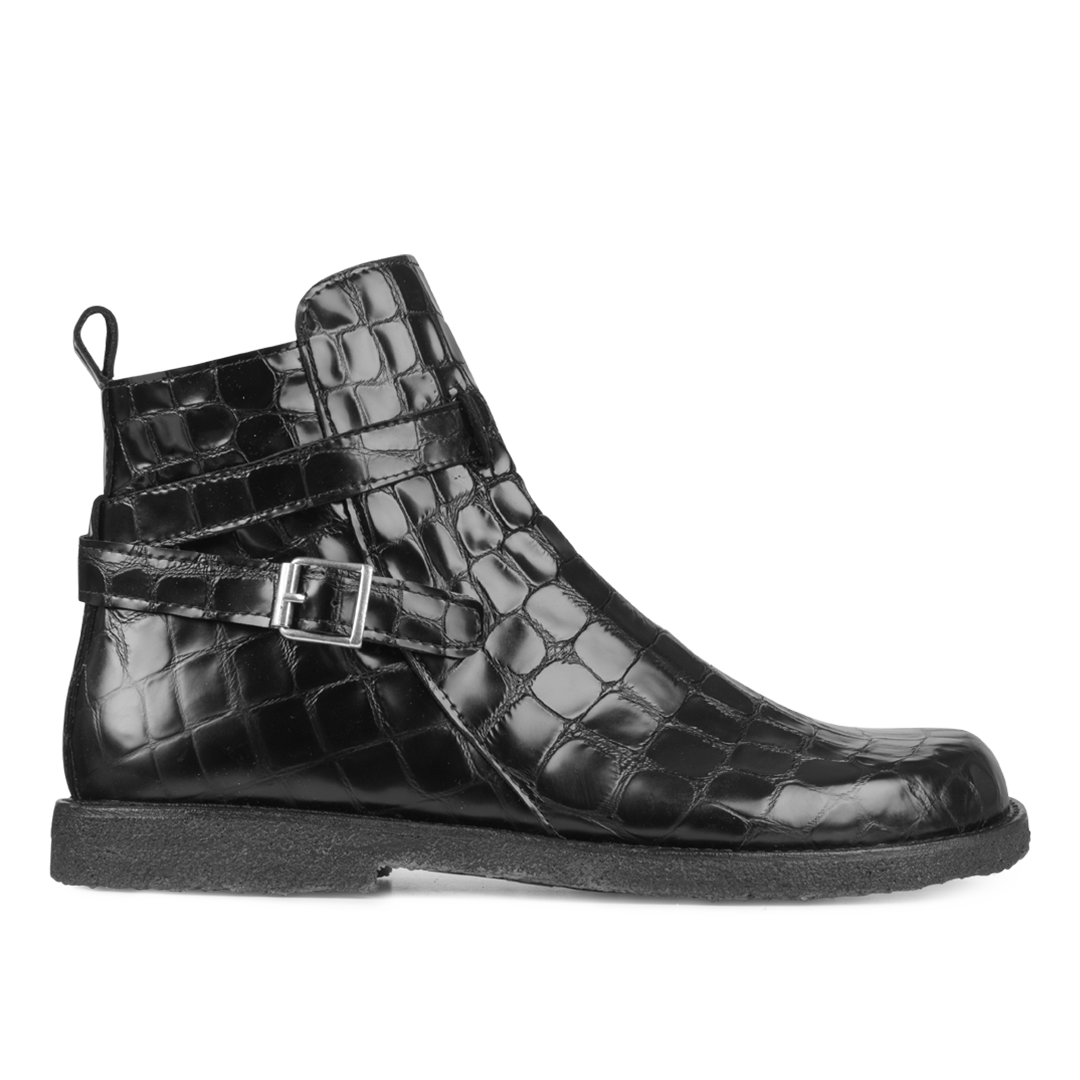 Ankle boot with zipper and wide fit