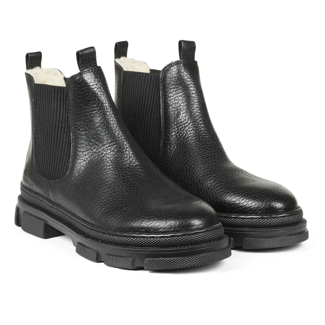 Chelsea boot with elastic and wool lining