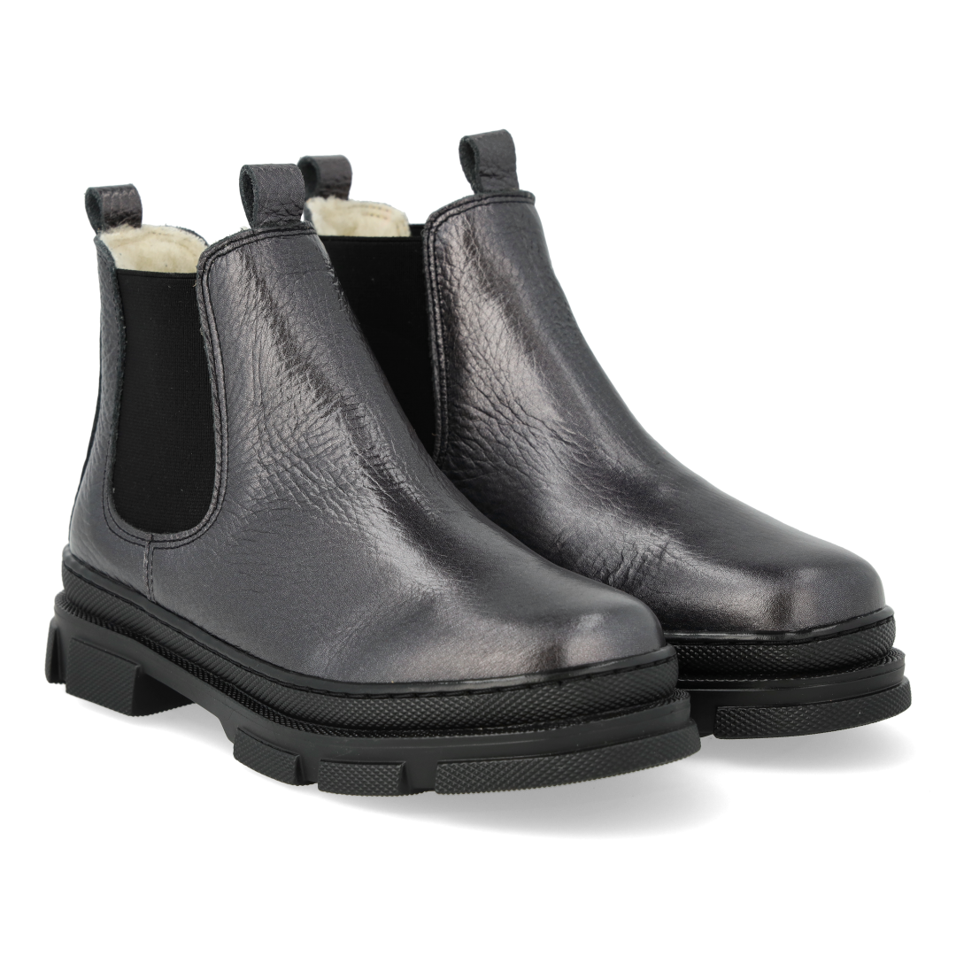 Chelsea boot with elastic and wool lining