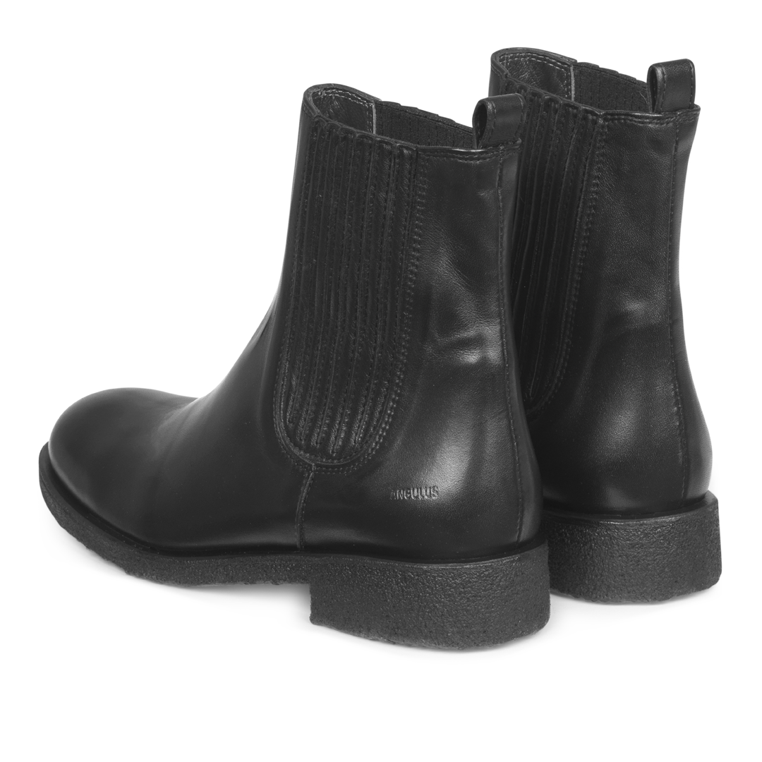 Chelsea boot with elastic