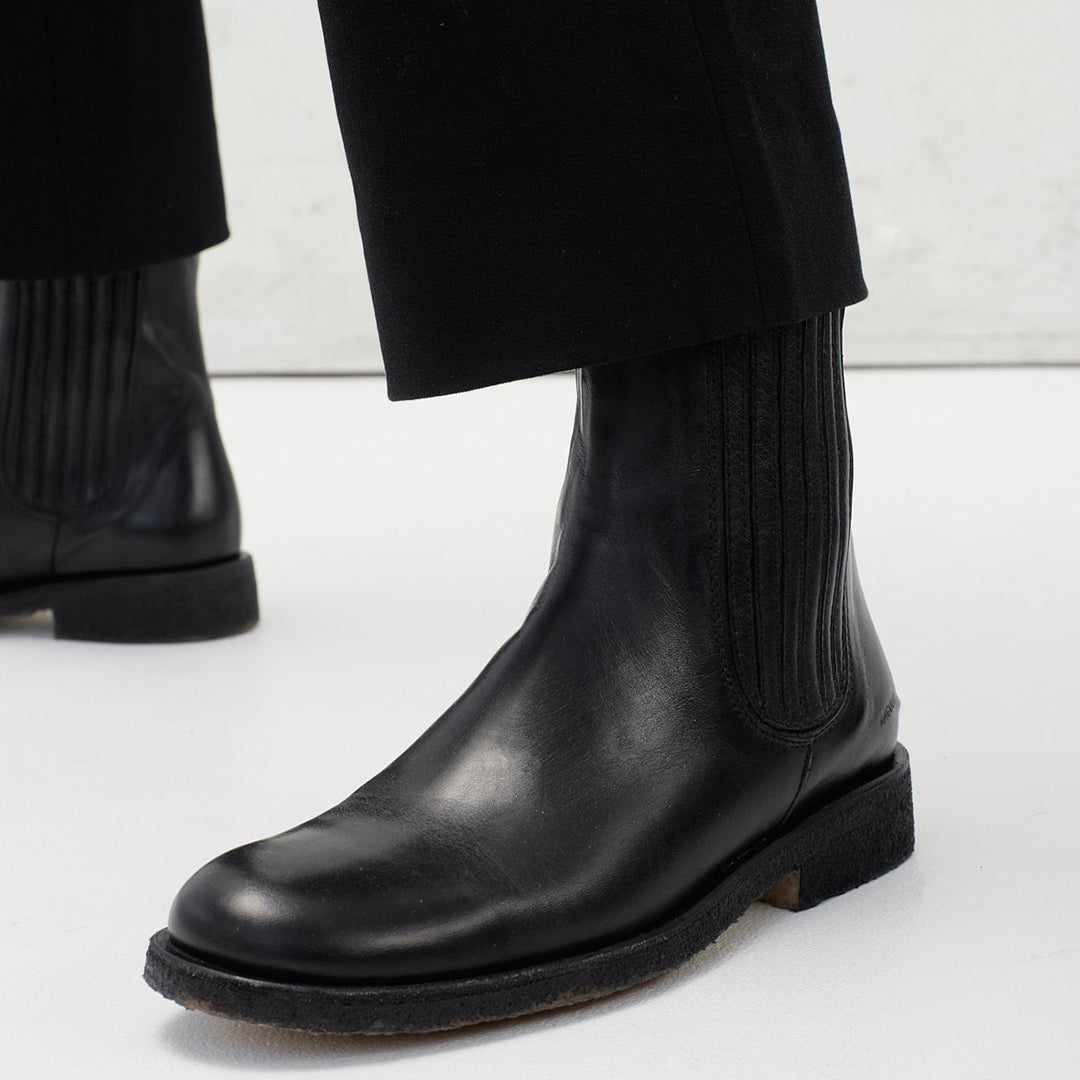Chelsea boot with elastic