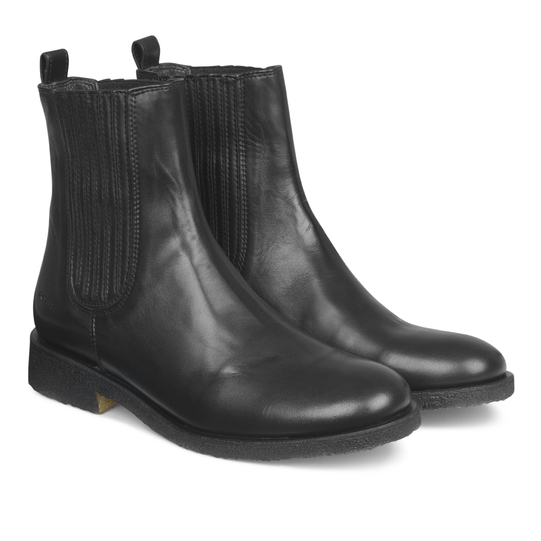 Chelsea boot with elastic