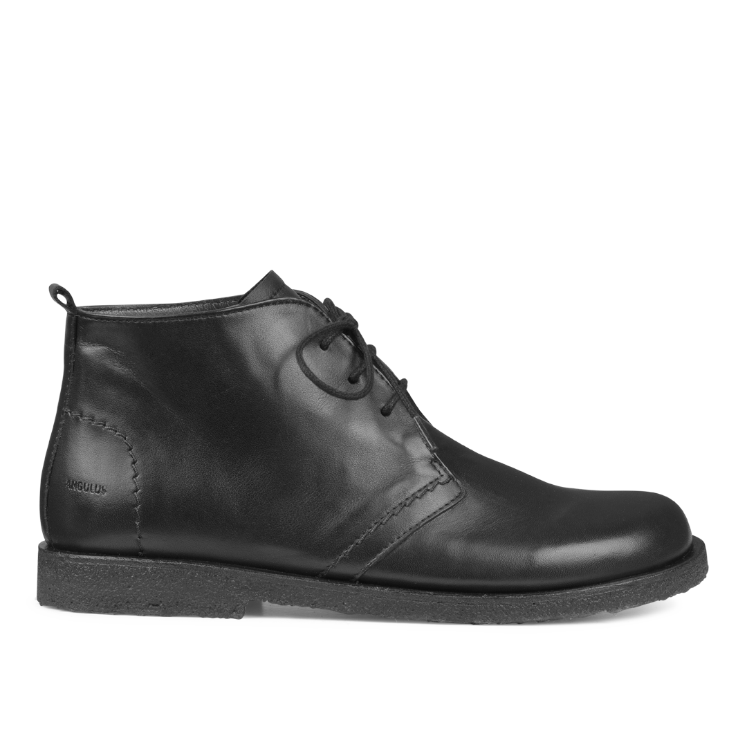 Desert boot with a wide fit