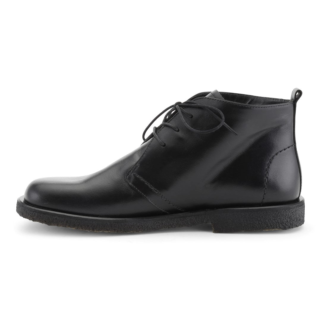 Desert boot with a wide fit