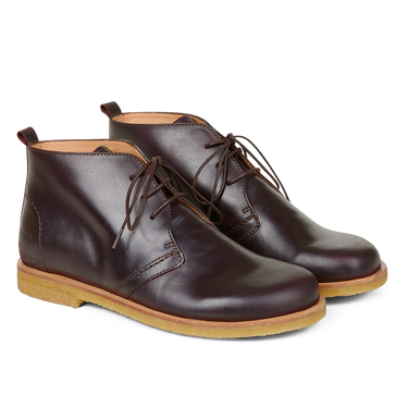 Desert boot with laces