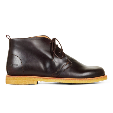 Desert boot with laces