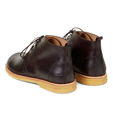 Desert boot with laces