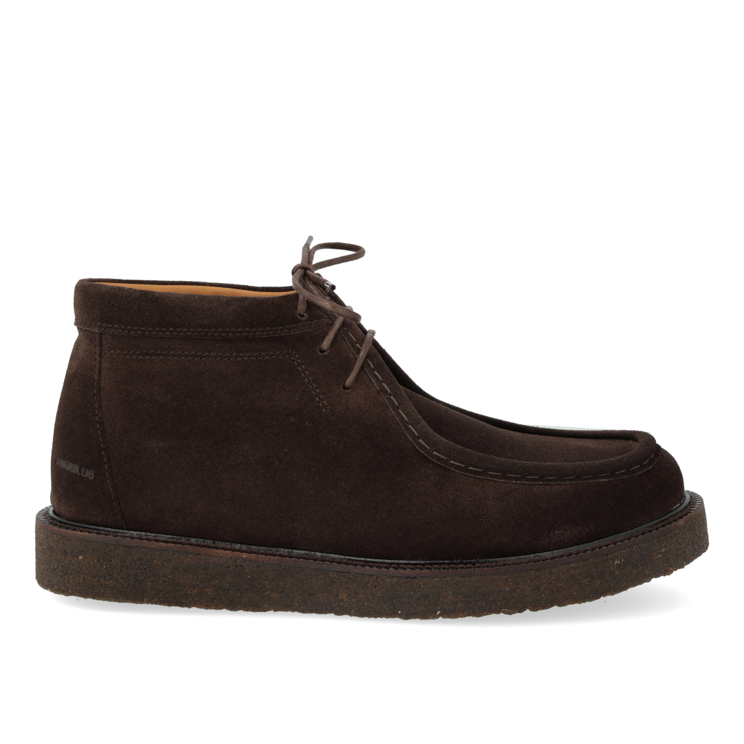 Lace-up shoes with decorative trim