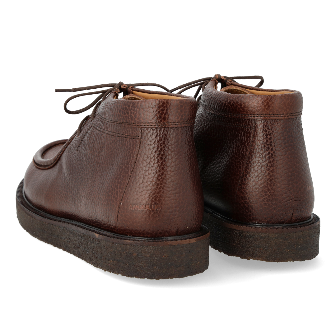 Lace-up shoes with decorative trim
