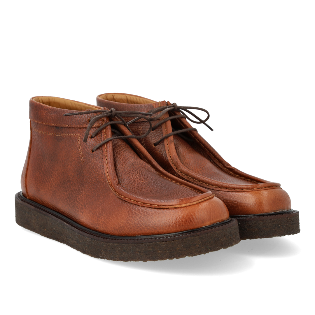 Lace-up shoes with decorative trim